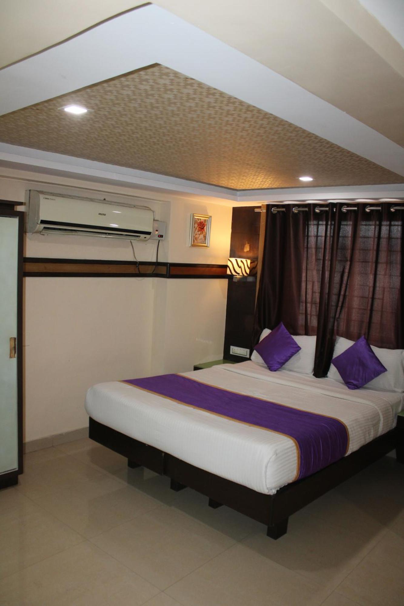 Vp International Hotel Bangalore Exterior photo