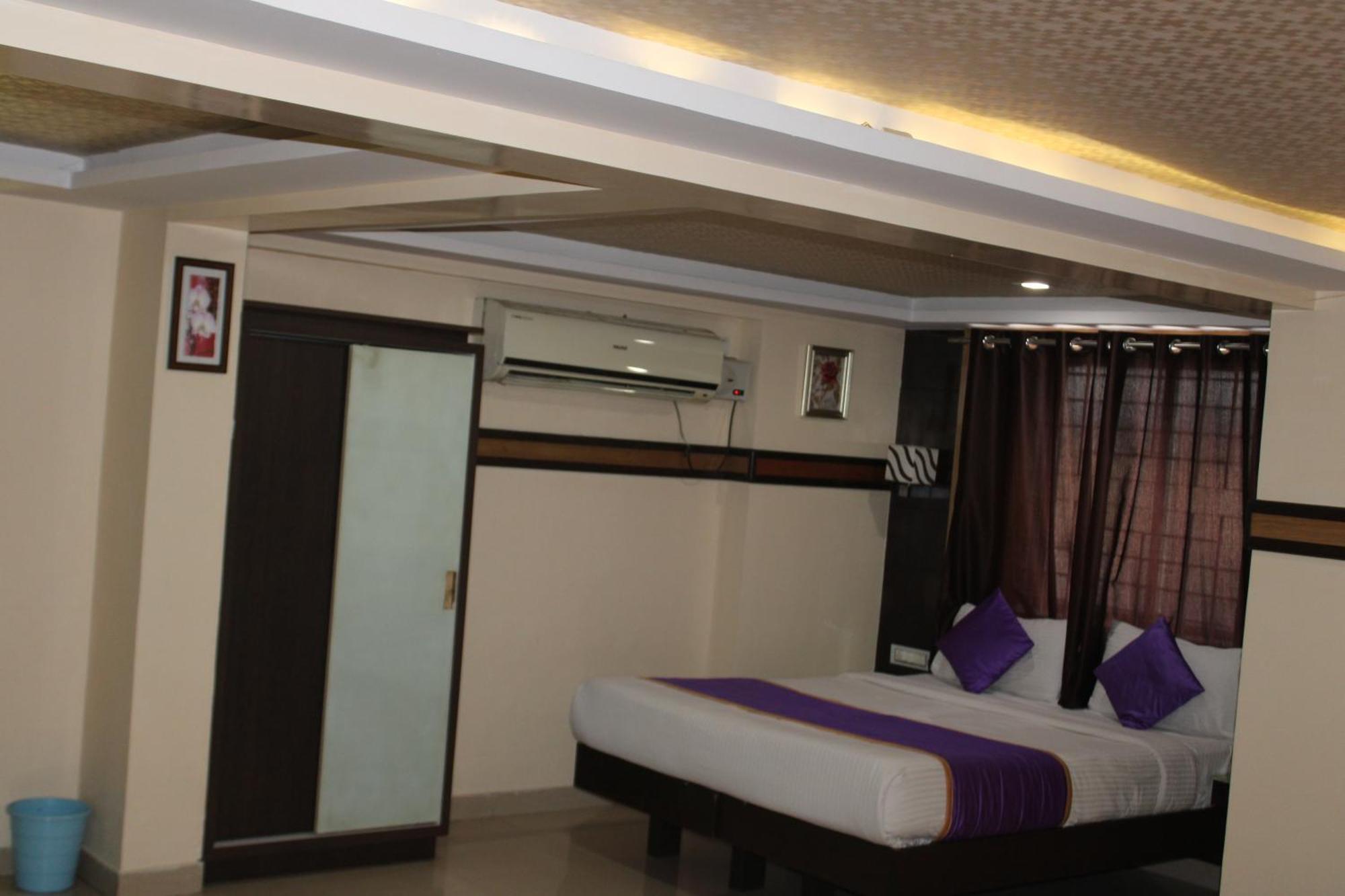 Vp International Hotel Bangalore Exterior photo