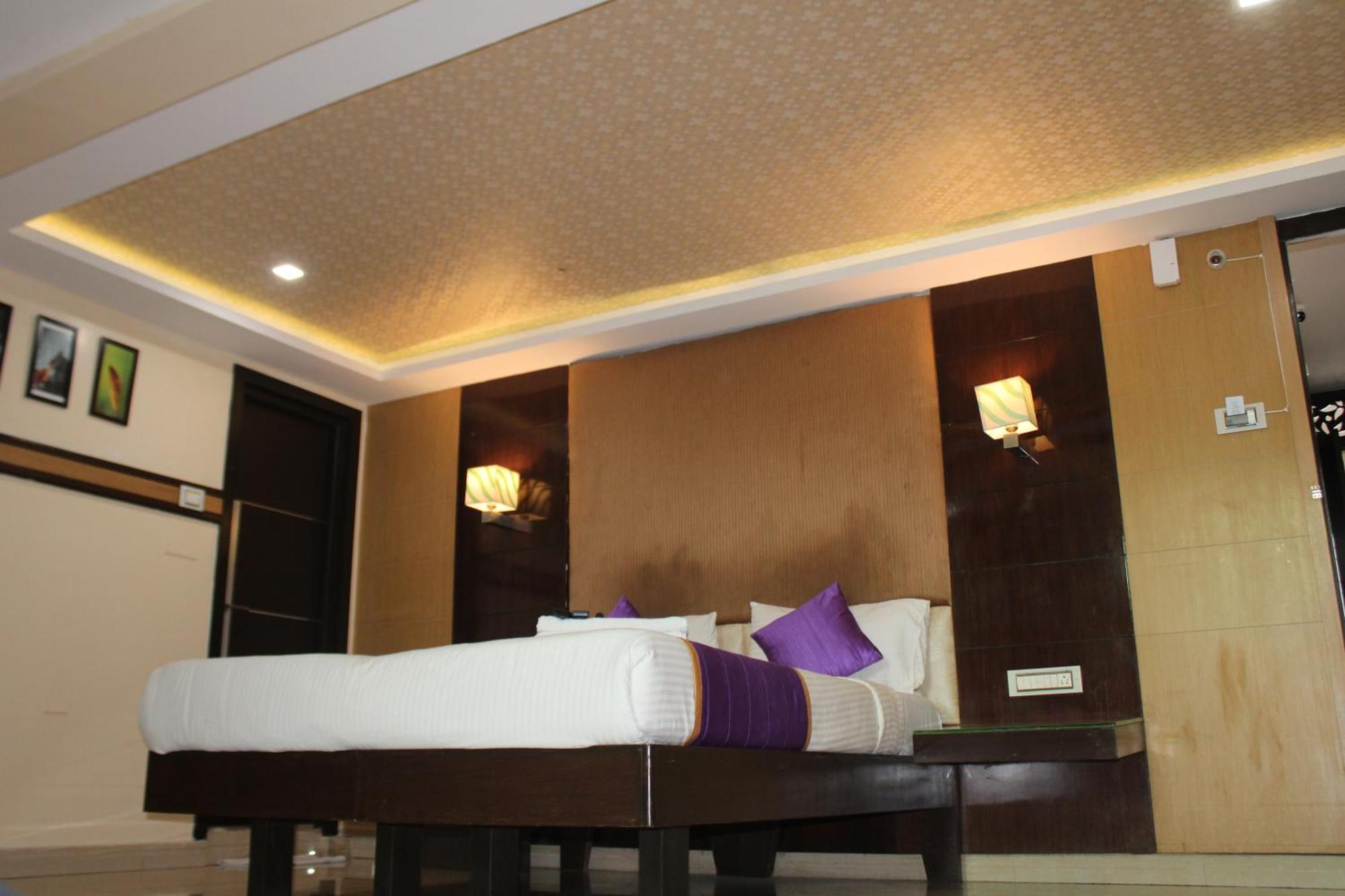 Vp International Hotel Bangalore Exterior photo