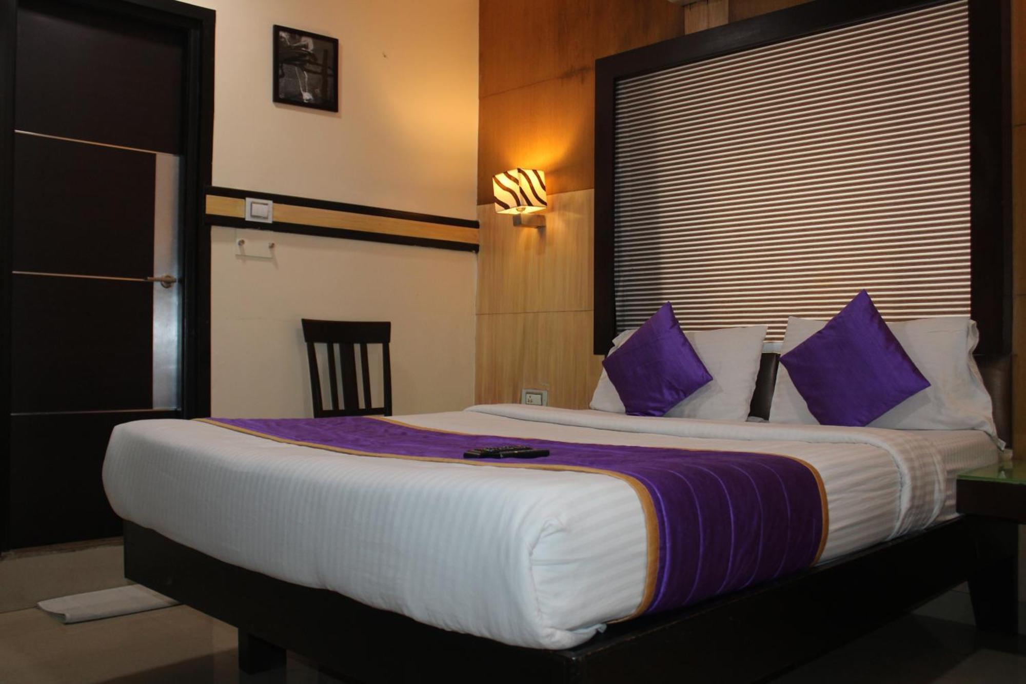 Vp International Hotel Bangalore Exterior photo