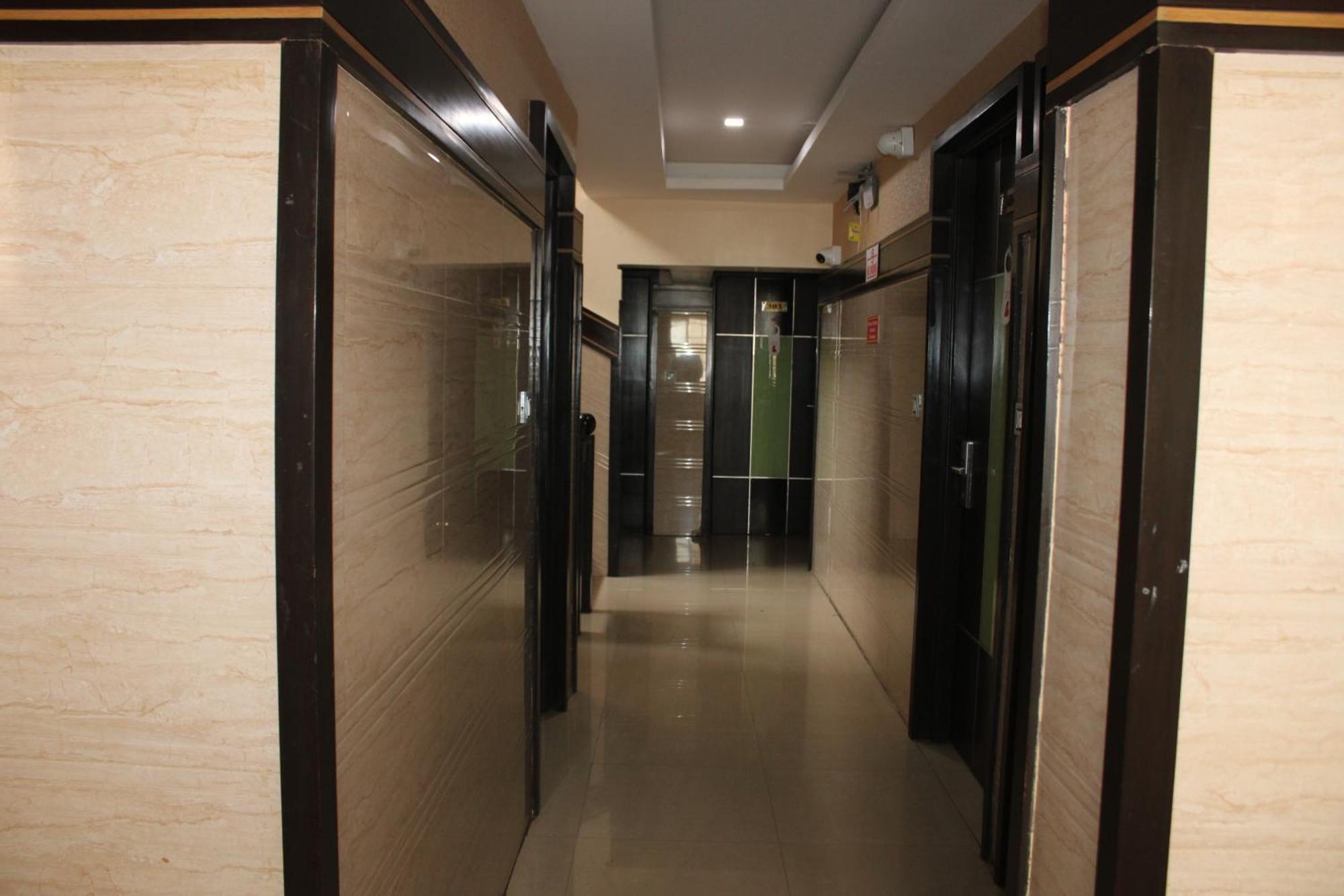 Vp International Hotel Bangalore Exterior photo