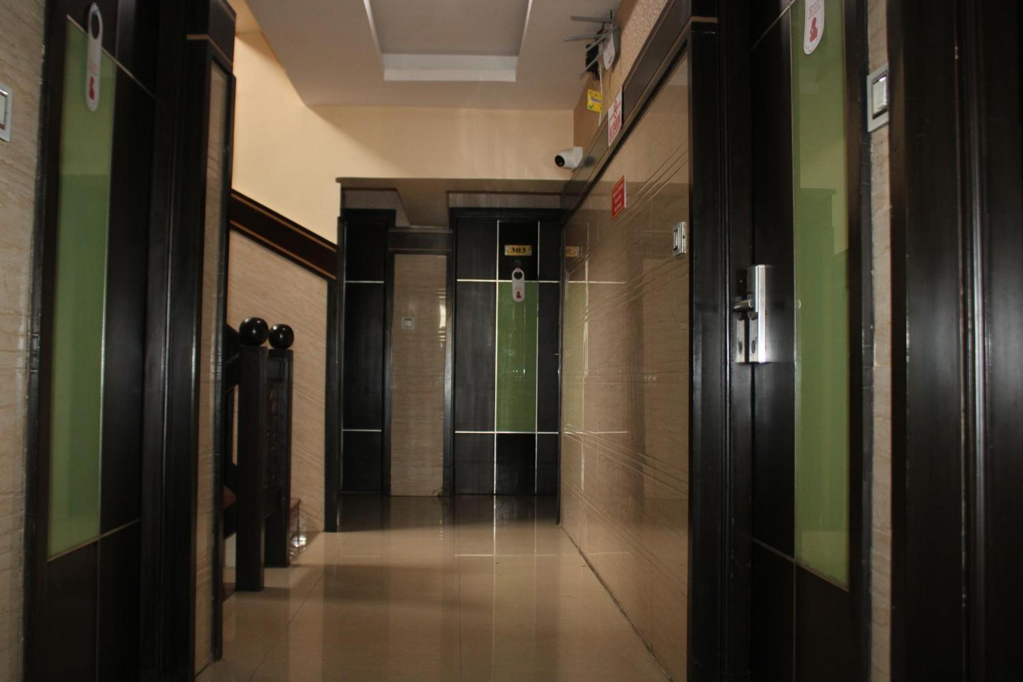 Vp International Hotel Bangalore Exterior photo