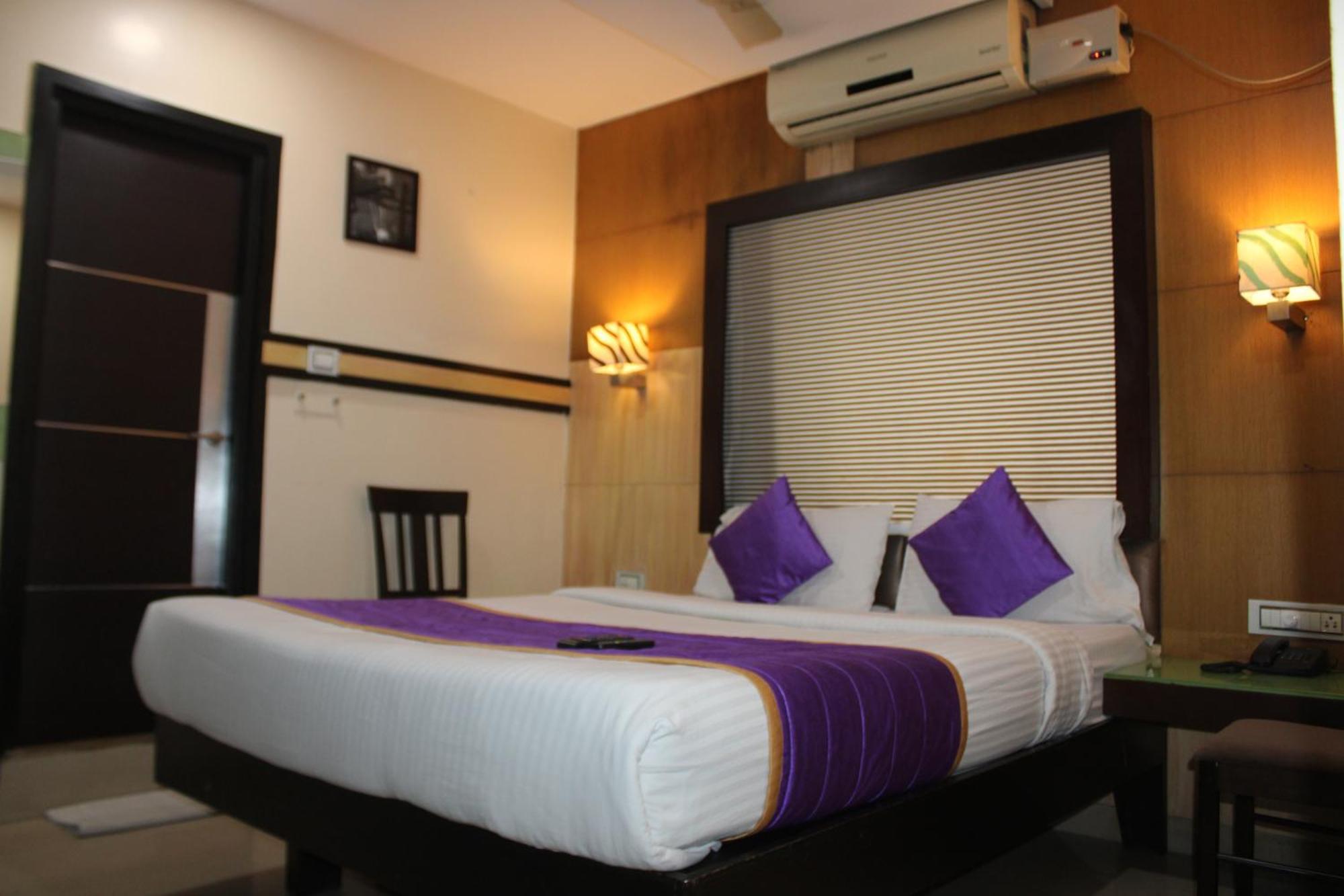 Vp International Hotel Bangalore Exterior photo