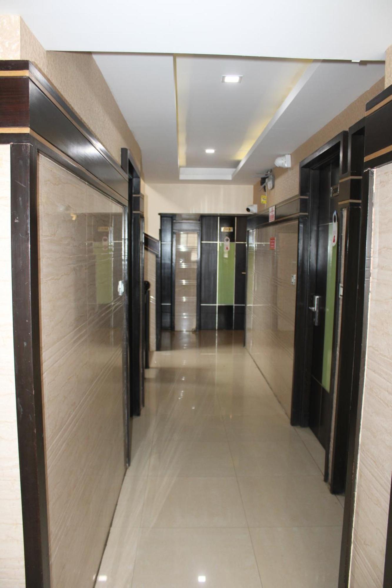 Vp International Hotel Bangalore Exterior photo