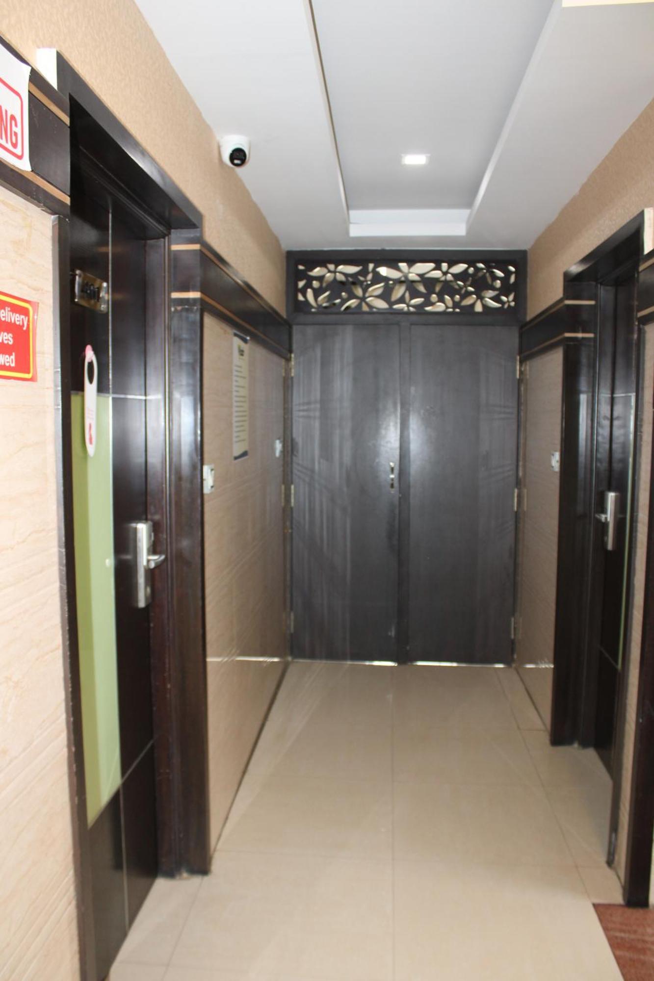 Vp International Hotel Bangalore Exterior photo