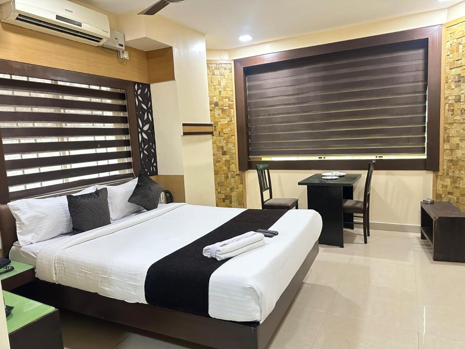 Vp International Hotel Bangalore Exterior photo